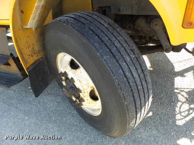 image for item DB1327 2002 International 4900 dump truck