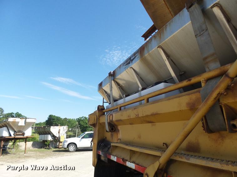 image for item DB1327 2002 International 4900 dump truck