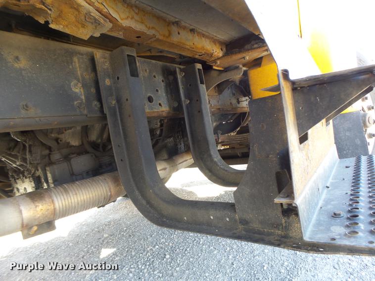 image for item DB1327 2002 International 4900 dump truck