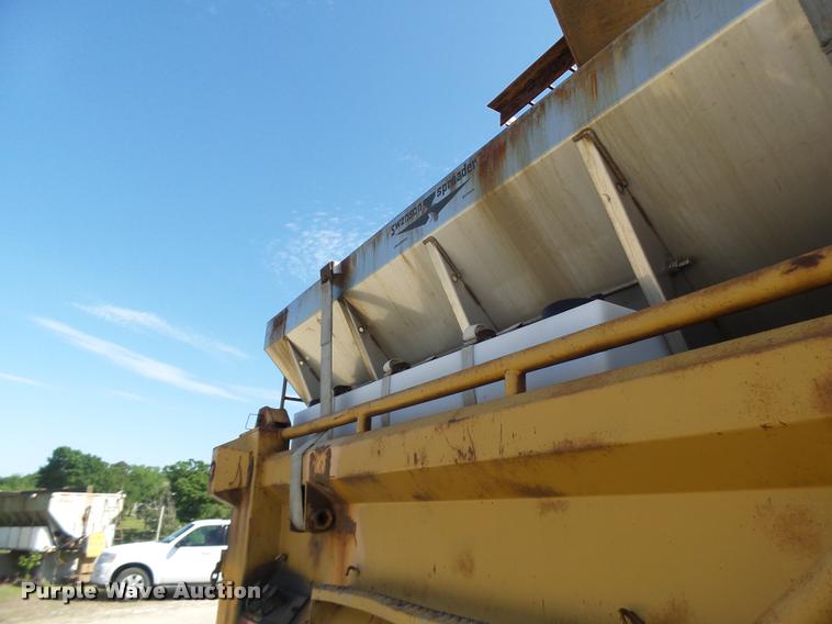 image for item DB1327 2002 International 4900 dump truck