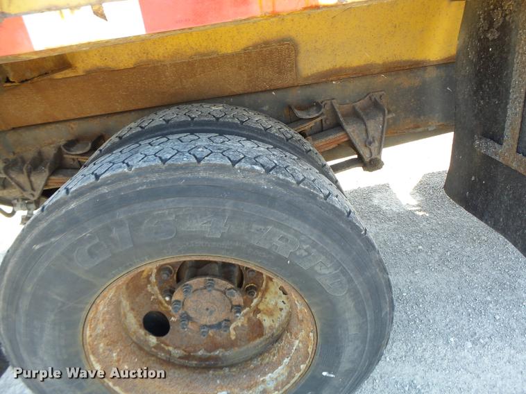 image for item DB1327 2002 International 4900 dump truck