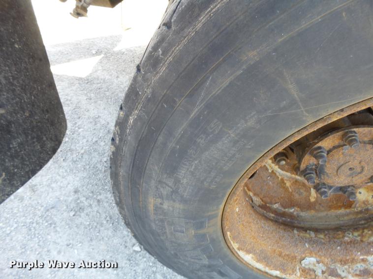 image for item DB1327 2002 International 4900 dump truck