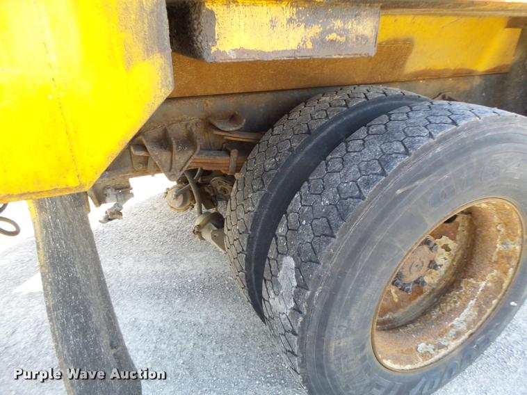 image for item DB1327 2002 International 4900 dump truck