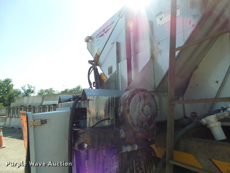 image for item DB1327 2002 International 4900 dump truck