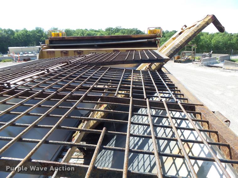 image for item DB1327 2002 International 4900 dump truck