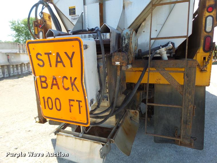 image for item DB1327 2002 International 4900 dump truck