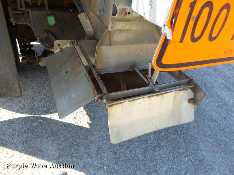 image for item DB1327 2002 International 4900 dump truck