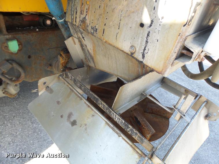 image for item DB1327 2002 International 4900 dump truck