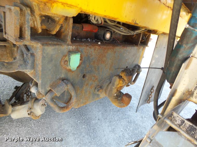 image for item DB1327 2002 International 4900 dump truck
