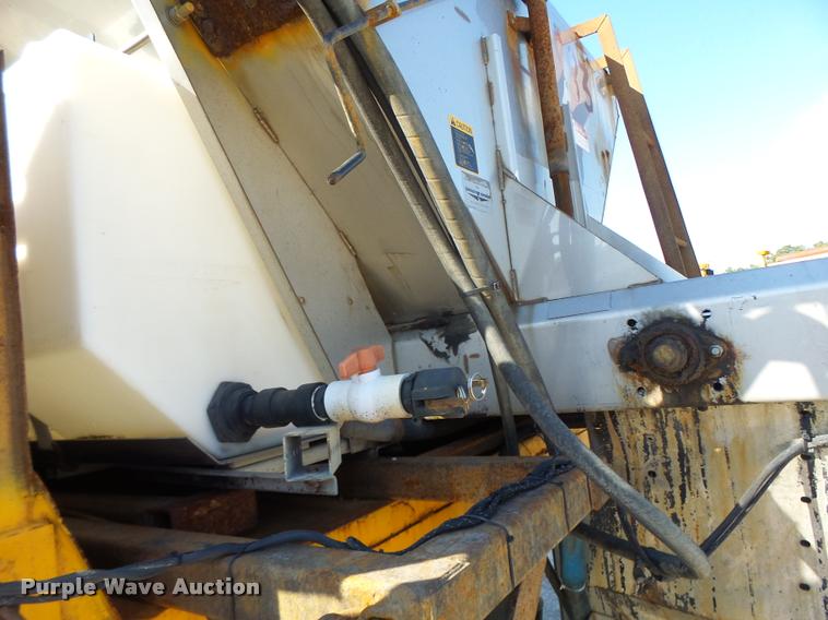 image for item DB1327 2002 International 4900 dump truck