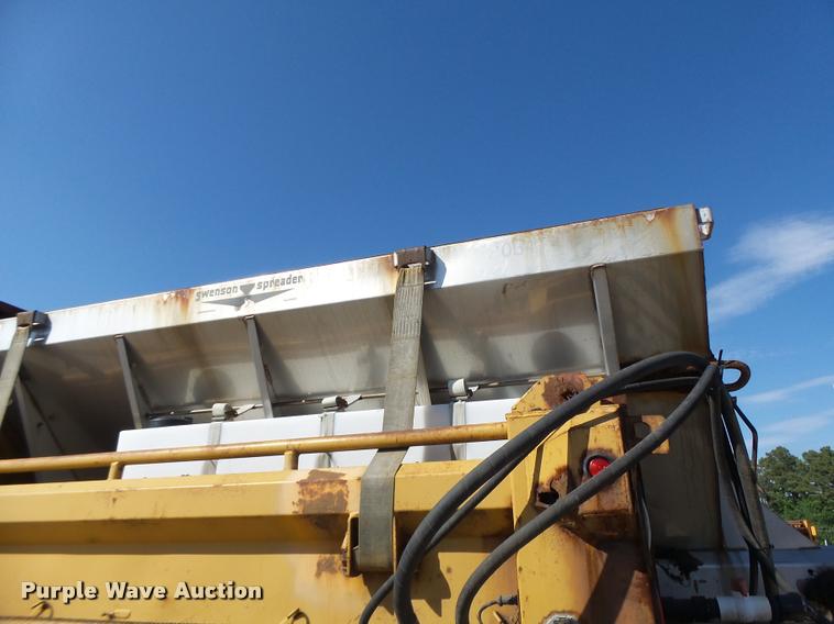 image for item DB1327 2002 International 4900 dump truck