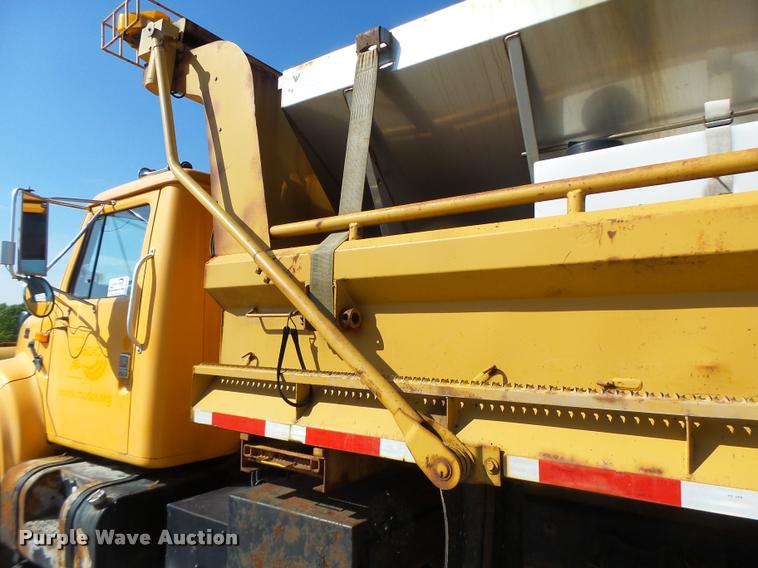 image for item DB1327 2002 International 4900 dump truck