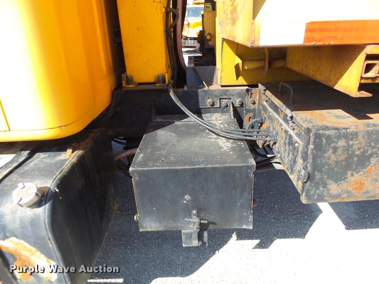 image for item DB1327 2002 International 4900 dump truck