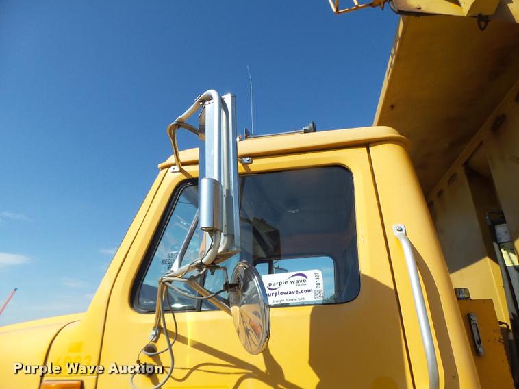 image for item DB1327 2002 International 4900 dump truck