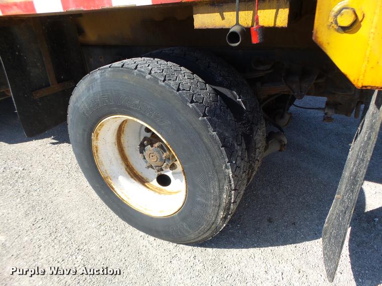 image for item DB1327 2002 International 4900 dump truck