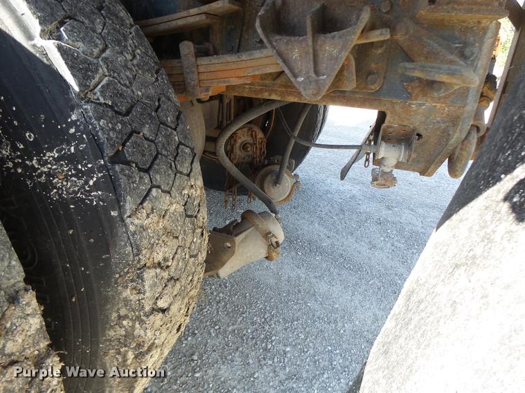 image for item DB1327 2002 International 4900 dump truck