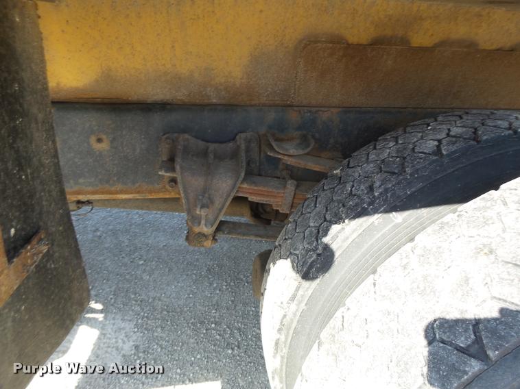 image for item DB1327 2002 International 4900 dump truck