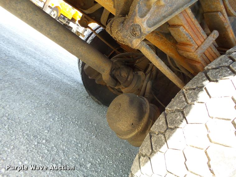 image for item DB1327 2002 International 4900 dump truck