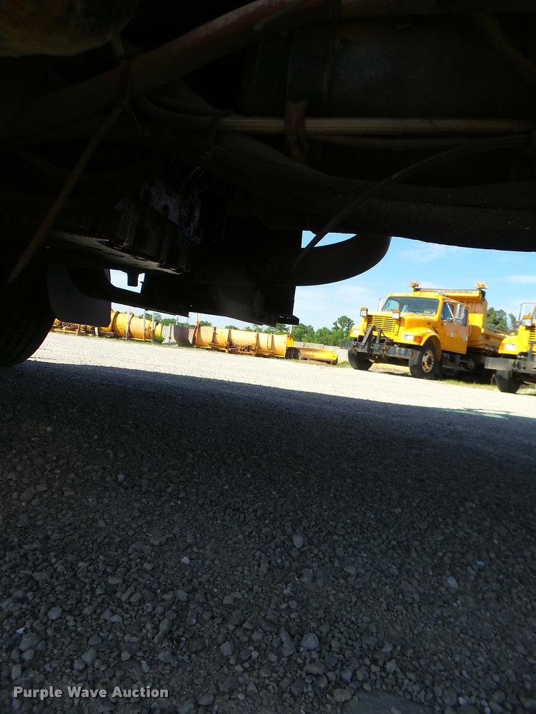 image for item DB1327 2002 International 4900 dump truck