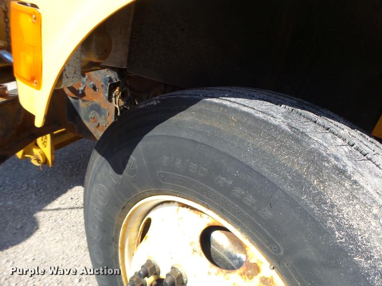 image for item DB1327 2002 International 4900 dump truck