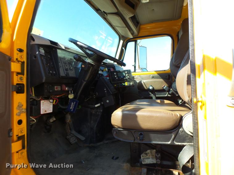 image for item DB1327 2002 International 4900 dump truck