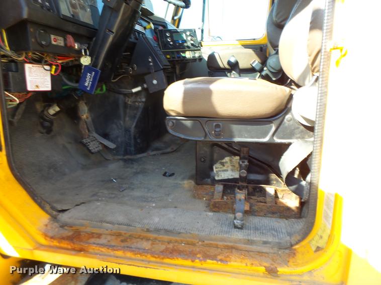 image for item DB1327 2002 International 4900 dump truck