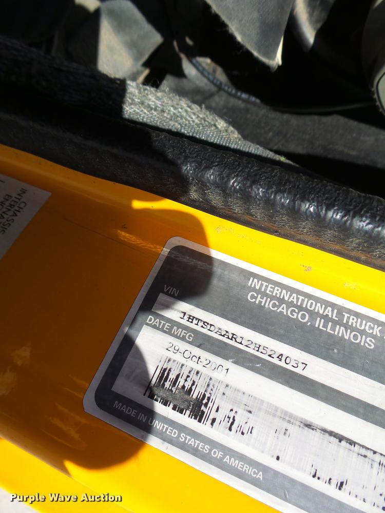 image for item DB1327 2002 International 4900 dump truck