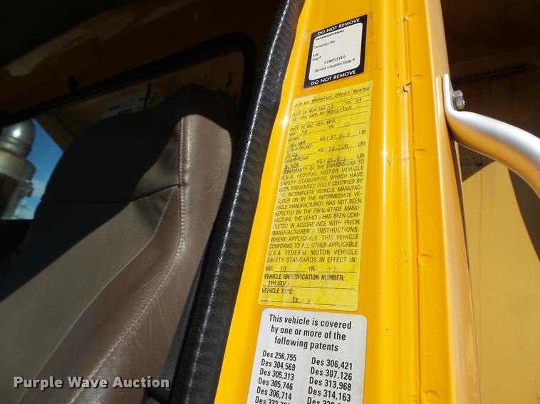 image for item DB1327 2002 International 4900 dump truck