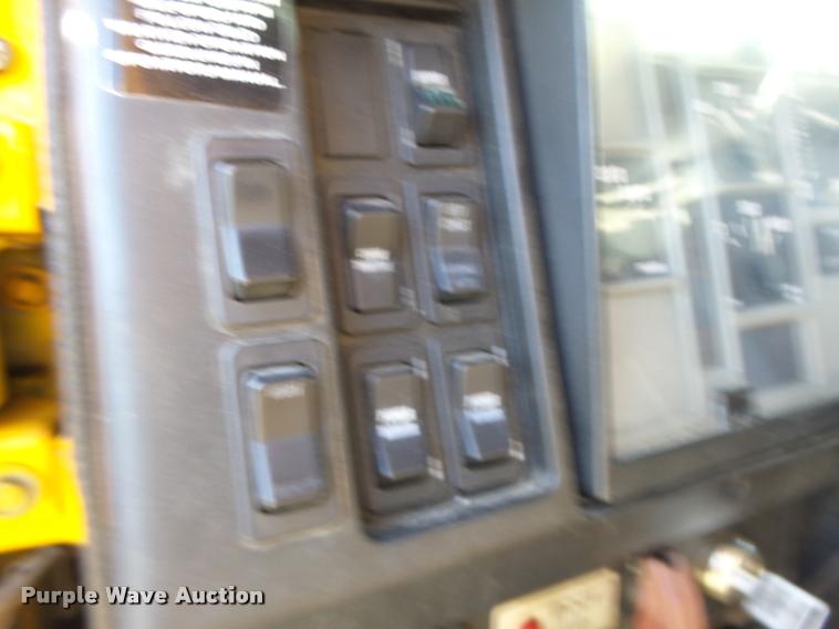 image for item DB1327 2002 International 4900 dump truck