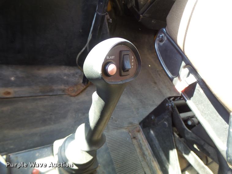 image for item DB1327 2002 International 4900 dump truck