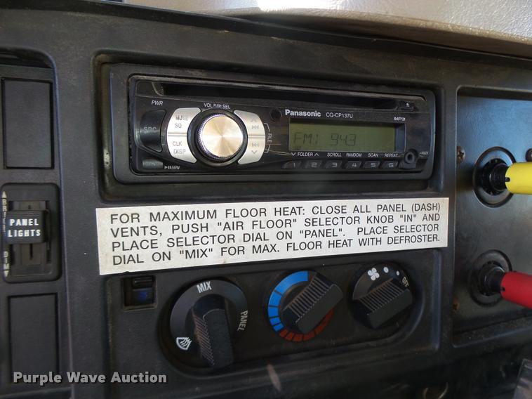 image for item DB1327 2002 International 4900 dump truck