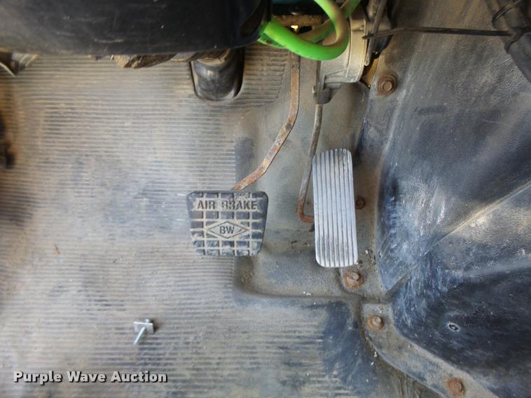 image for item DB1327 2002 International 4900 dump truck