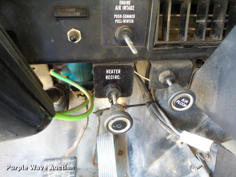 image for item DB1327 2002 International 4900 dump truck