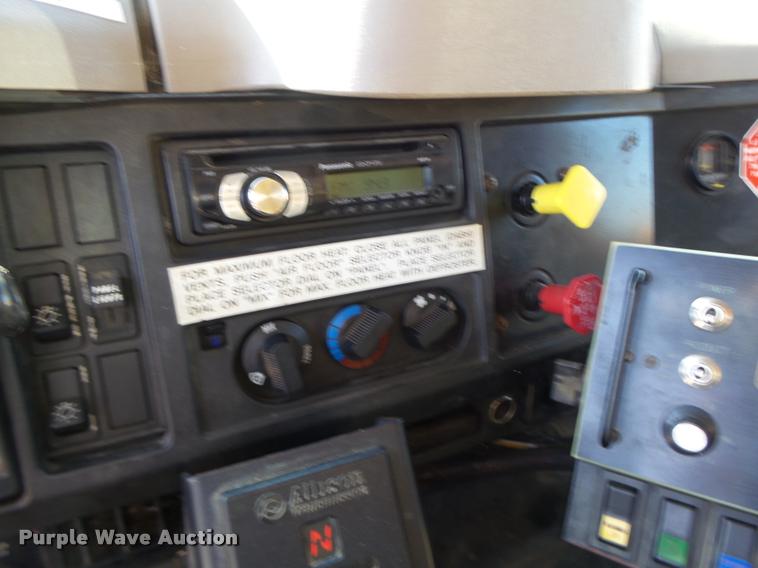 image for item DB1327 2002 International 4900 dump truck