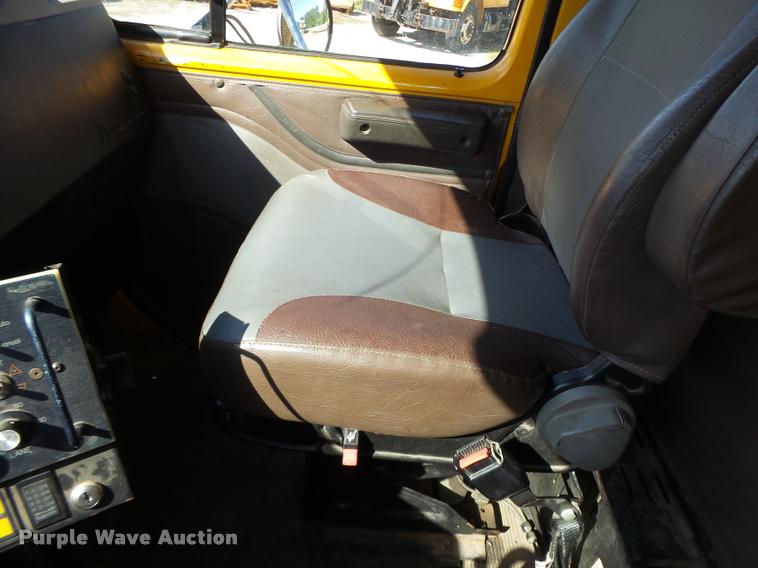 image for item DB1327 2002 International 4900 dump truck