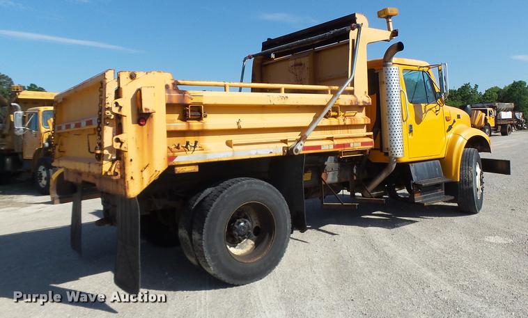 image for item DB1328 2002 International 4900 dump truck