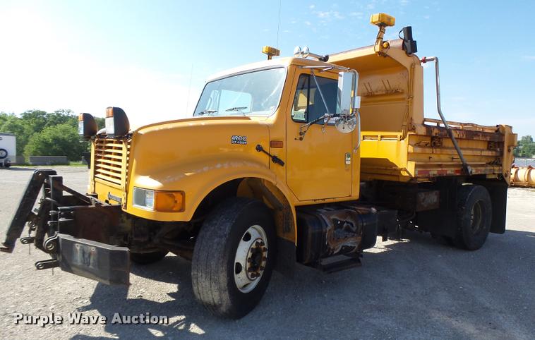 image for item DB1328 2002 International 4900 dump truck