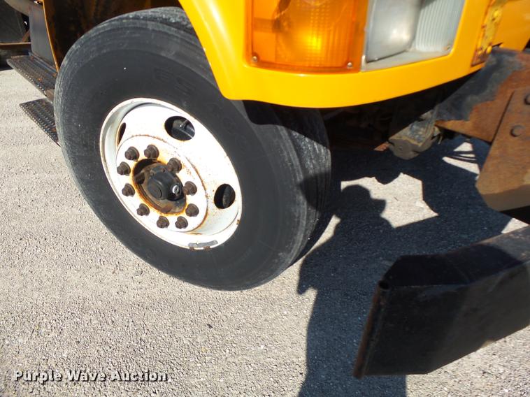 image for item DB1328 2002 International 4900 dump truck