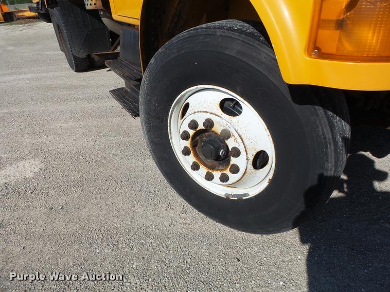 image for item DB1328 2002 International 4900 dump truck