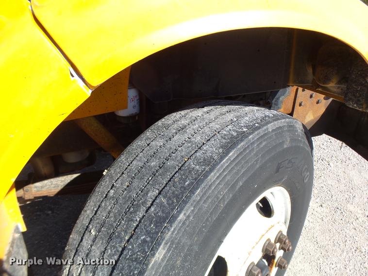 image for item DB1328 2002 International 4900 dump truck