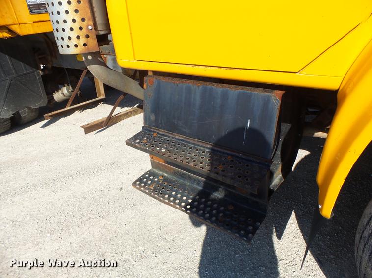 image for item DB1328 2002 International 4900 dump truck