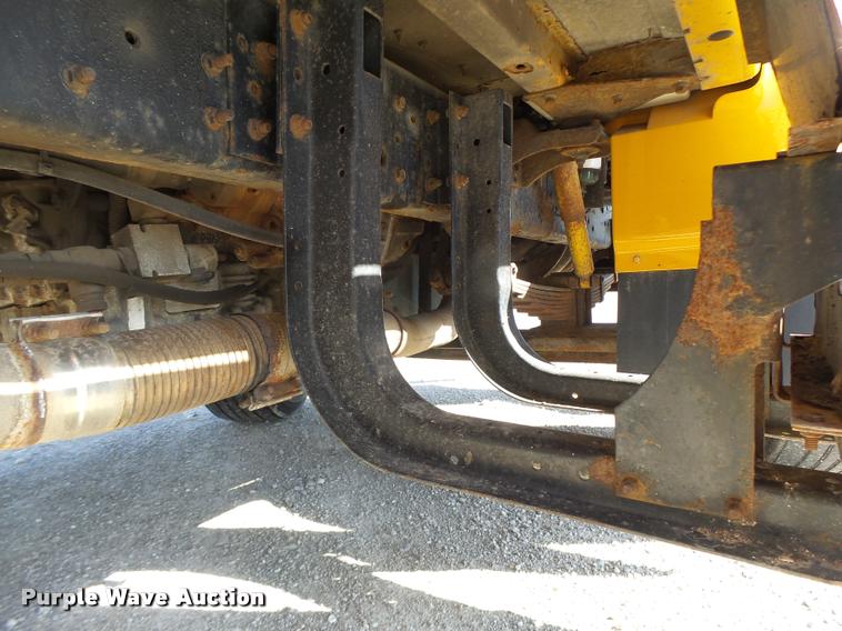 image for item DB1328 2002 International 4900 dump truck