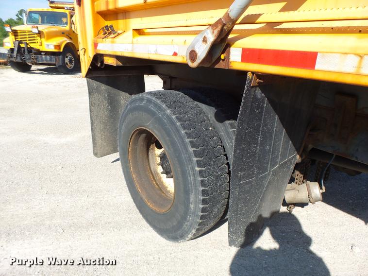 image for item DB1328 2002 International 4900 dump truck