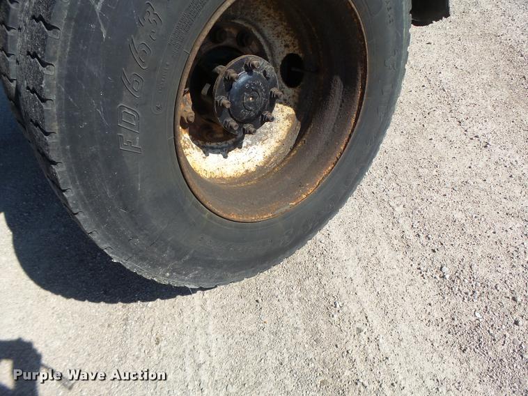 image for item DB1328 2002 International 4900 dump truck