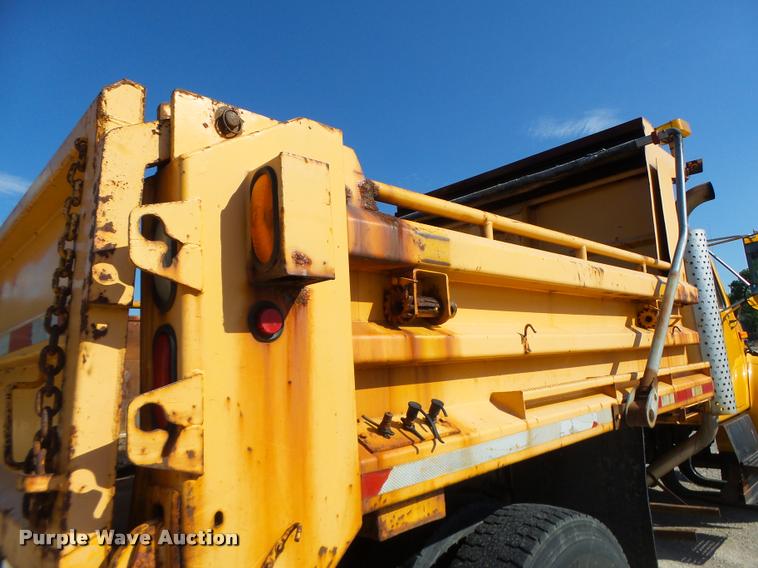 image for item DB1328 2002 International 4900 dump truck