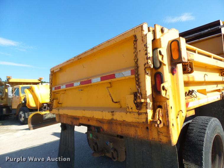 image for item DB1328 2002 International 4900 dump truck