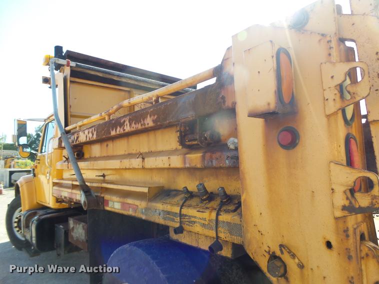 image for item DB1328 2002 International 4900 dump truck
