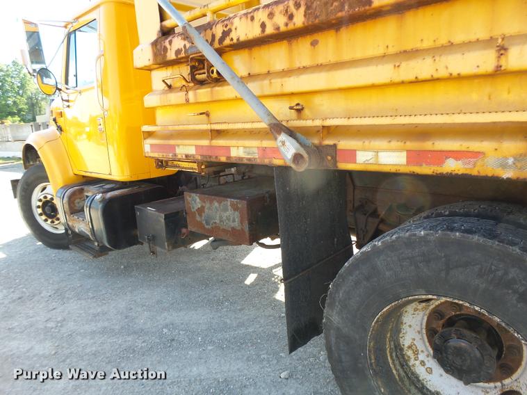 image for item DB1328 2002 International 4900 dump truck