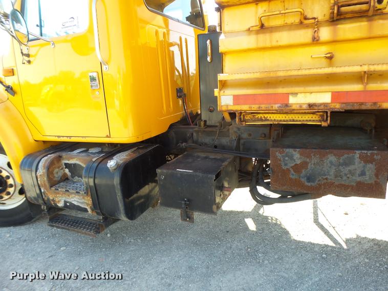 image for item DB1328 2002 International 4900 dump truck