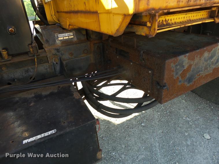 image for item DB1328 2002 International 4900 dump truck